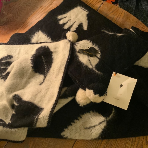 VIK PRJONSDOTTIR ‘Black or White’ Iclendic wool reversible throw - Picture 2 of 8